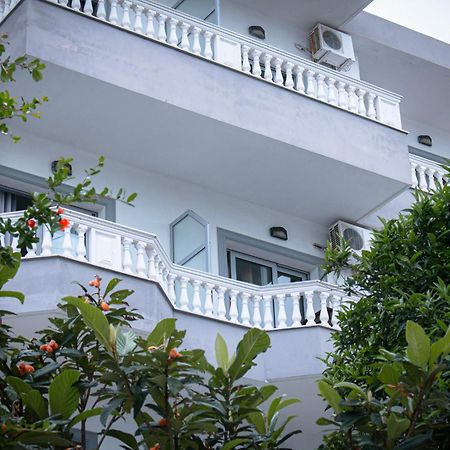 Hotel Fron Саранда Экстерьер фото