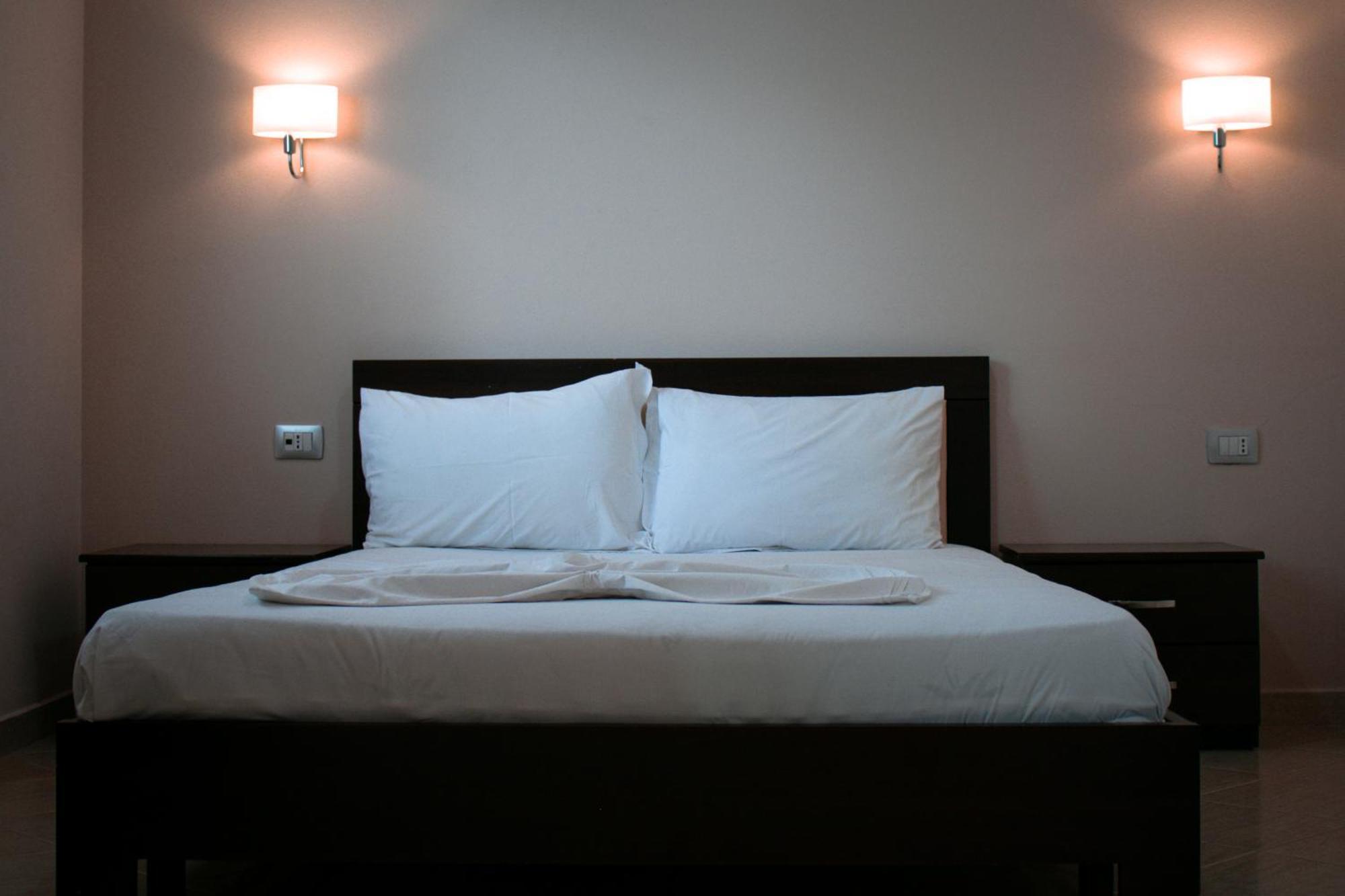 Hotel Fron Саранда Экстерьер фото